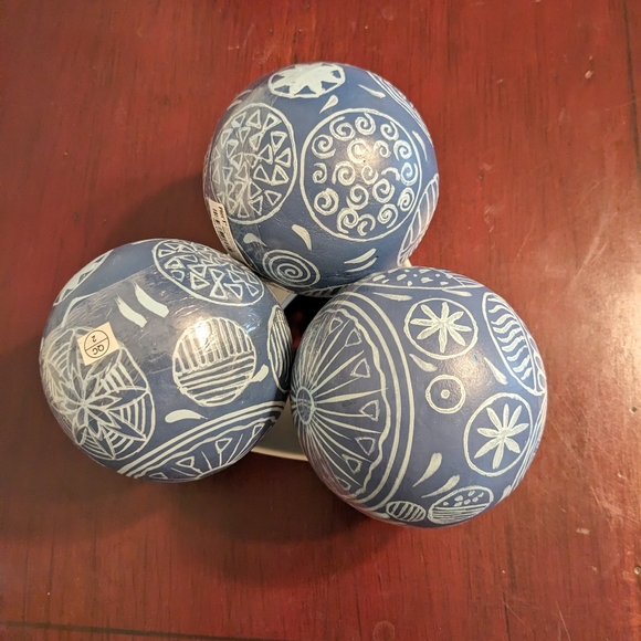 Pier 1 Imports Set Of 3 Wood Decorative Carpet Balls Hand Painted 4" Dia. NEW - Picture 6 of 12